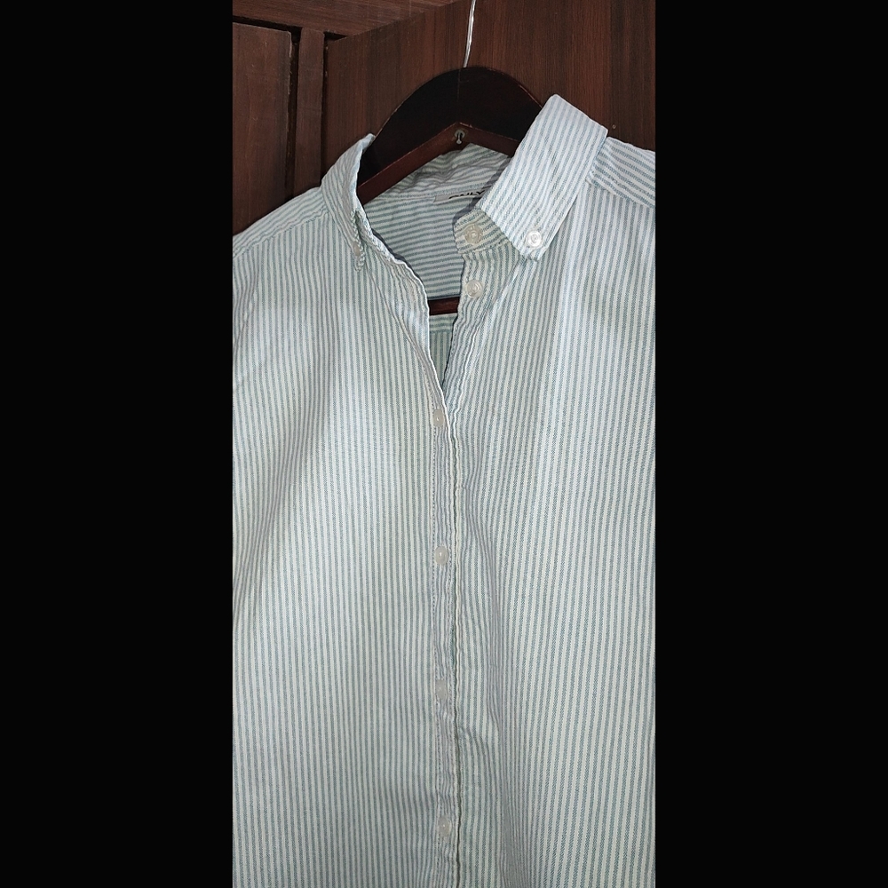 ❌SOLD❌ONLY White & Blue Stripe Formal Shirt - Picture 5 of 7